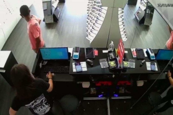 Câmeras de segurança flagraram ação - (crédito: PMDF/Divulgação) Câmeras de segurança flagraram ação - (crédito: PMDF/Divulgação)
