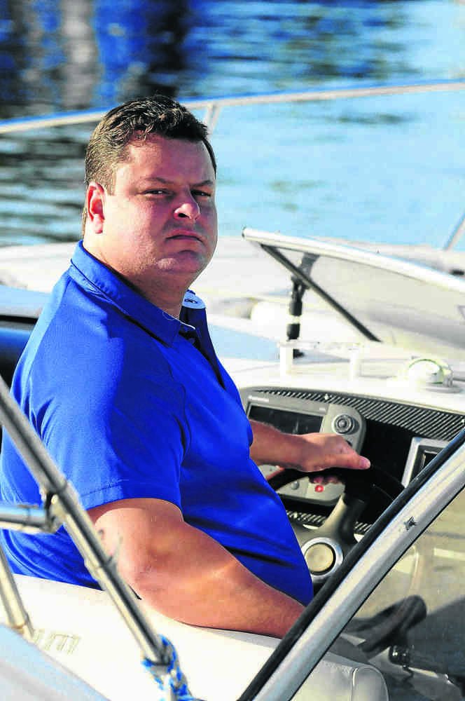 Alexandre Figueiredo aproveita os dias de sol no Lago Paranoá