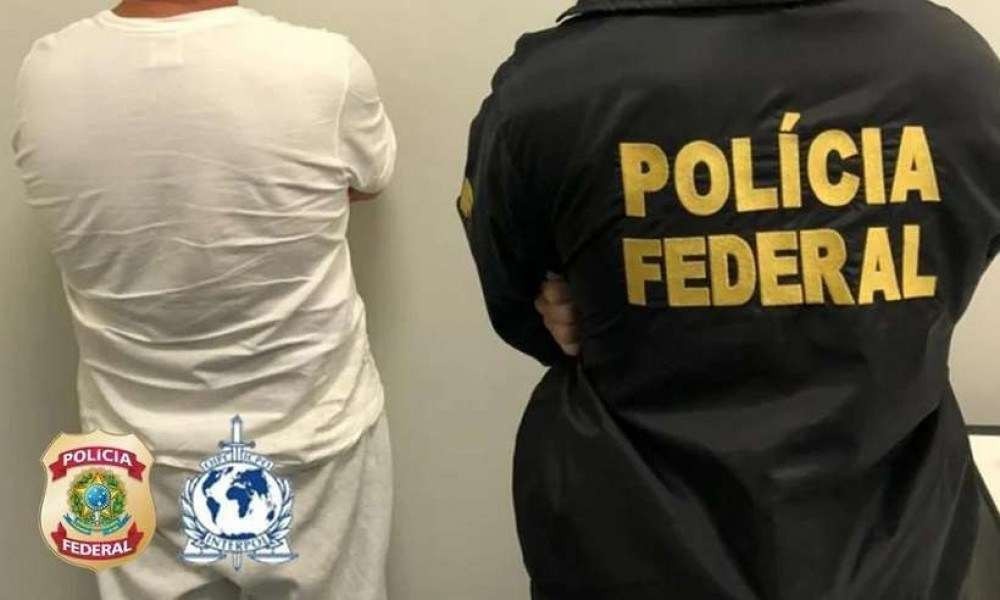 Brasileiro foragido é preso ao ser deportado dos Estados Unidos