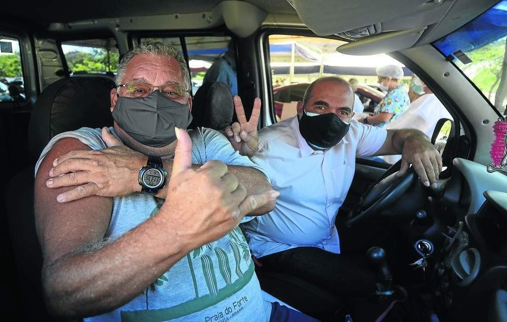 Com remanejamento de vacinas, DF começa a imunizar pessoas com 58 anos