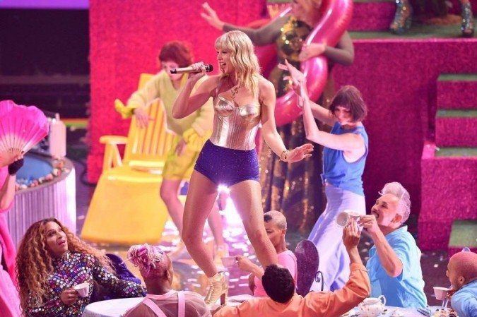 Taylor Swift no MTV VMAs 2019, em Nova Jersey - (crédito: Taylor Swift no MTV VMAs 2019, em Nova Jersey / ANGELA WEISS / AFP) Taylor Swift no MTV VMAs 2019, em Nova Jersey - (crédito: Taylor Swift no MTV VMAs 2019, em Nova Jersey / ANGELA WEISS / AFP)