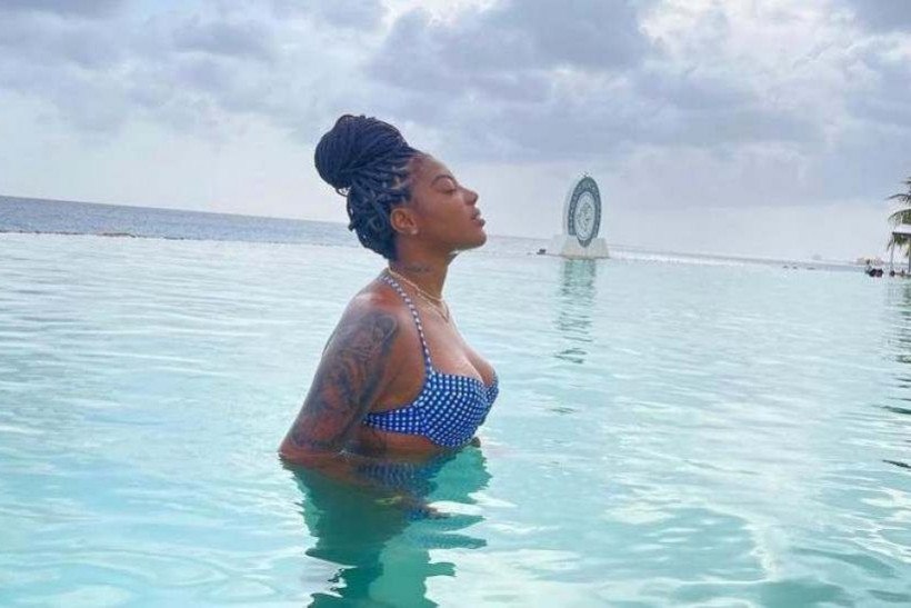 Ludmilla chama a atenção na web após exibir corpo em viagem ao Caribe