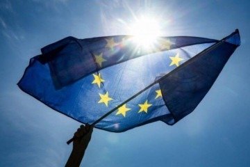 Acordo foi firmado depois de três dias de negociações entre os Estados-membros e o Parlamento Europeu -  (crédito: Sina Schuldt/AFP)