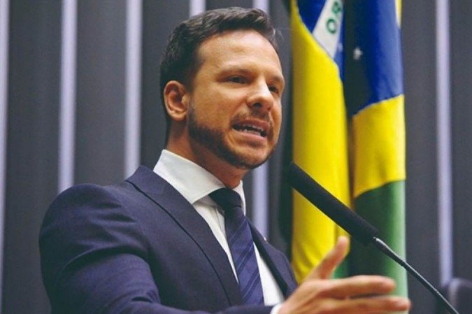 Deputado Professor Israel (PV-DF) afirma que uma manobra foi feita para que o projeto fosse aprovado