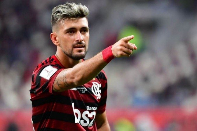 De Arrascaeta marcou o gol de empate do Flamengo com a Chapecoense, no Maracanã. Depois, o clube carioca virou com golaço de Michael -  (crédito: Foto: Giuseppe Cacace/AFP)