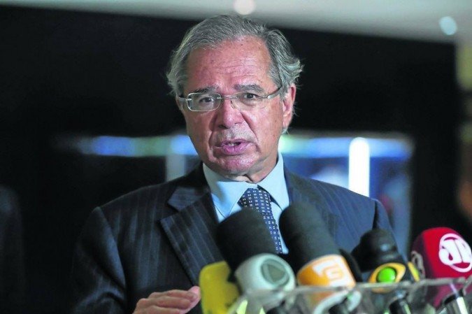 Paulo Guedes: quebra-cabeça envolve número de pessoas a serem beneficiadas, recursos disponíveis e teto de gastos - (crédito: Isac Nóbrega/PR) Paulo Guedes: quebra-cabeça envolve número de pessoas a serem beneficiadas, recursos disponíveis e teto de gastos - (crédito: Isac Nóbrega/PR)