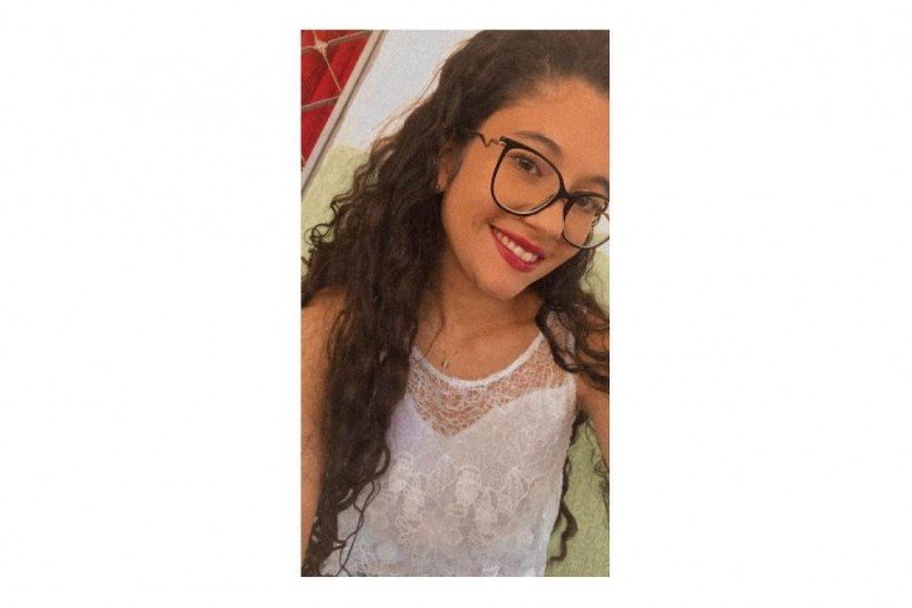 Lívia Simara, 19, estudante de pedagogia na Universidade de Brasília, idealizadora e responsável pelo conteúdo de história e biologia do projeto Lívia Simara, 19, estudante de pedagogia na Universidade de Brasília, idealizadora e responsável pelo conteúdo de história e biologia do projeto