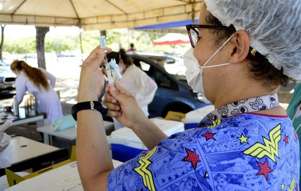 Agendamento e pouca procura diminuem movimento nos pontos de vacinação