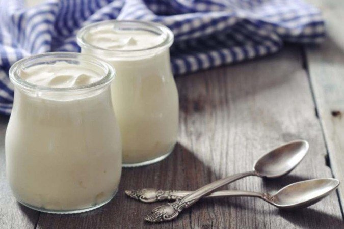 O iogurte tem várias propriedades que ajudam a regularizar o trânsito intestinal, sendo de mais fácil digestão do que o leite por ser um alimento fermentado O iogurte tem várias propriedades que ajudam a regularizar o trânsito intestinal, sendo de mais fácil digestão do que o leite por ser um alimento fermentado
