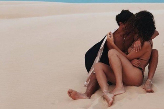 Débora Nascimento e Marlon Teixeira juntos em dunas -  (crédito: Instagram @debranascimento/ Divulgação)