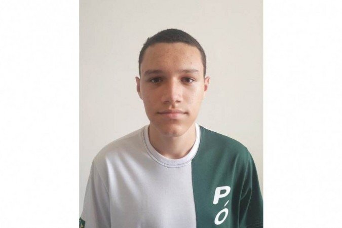 De acordo com a mãe do estudante, ele sempre buscou ir além no aprendizado, principalmente, em matemática -  (crédito: Arquivo Pessoal)