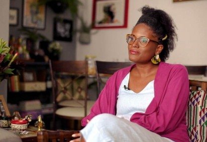A filósofa Djamila Ribeiro na terceira temporada da série 'Incertezas críticas' - (crédito: Curta!On/ Divulgação) A filósofa Djamila Ribeiro na terceira temporada da série 'Incertezas críticas' - (crédito: Curta!On/ Divulgação)