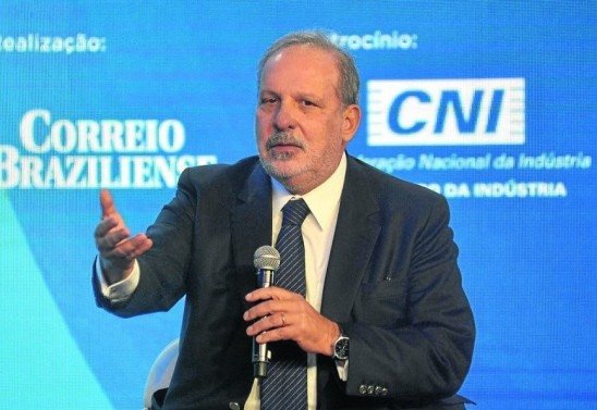       Ed Alves/CB/D.A Press                             