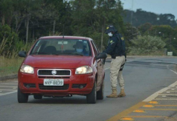Policiais fazem buscas por Lázaro Barbosa em Goiás. Homem é acusado de cometer chacina e matar família no DF, em Ceilândia