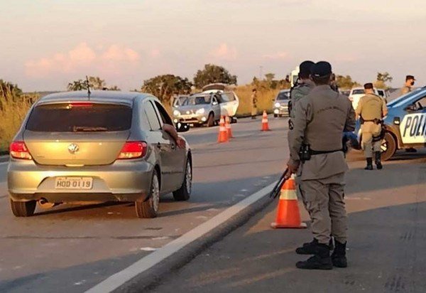 Policiais fazem buscas por Lázaro Barbosa em Goiás. Homem é acusado de cometer chacina e matar família no DF, em Ceilândia