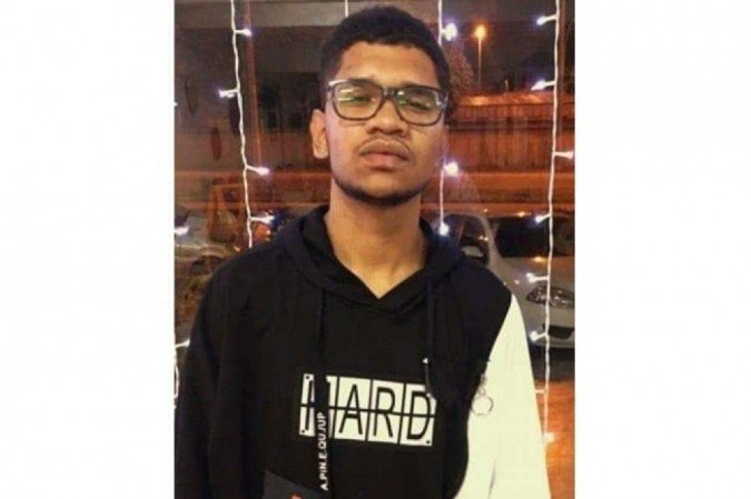 Lu&iacute;s Henrique trabalha atualmente na constru&ccedil;&atilde;o civil e diz que a conquista de uma vaga na UnB &eacute; em homenagem ao av&ocirc;