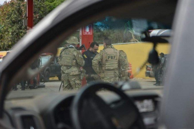 Policiais fazem buscas por Lázaro Barbosa em Goiás. Homem é acusado de cometer chacina e matar família no DF, em Ceilândia