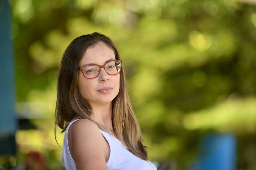Livro de ex-jornalista e professora dá voz a mulheres invisíveis