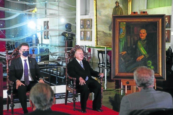 A pintura feita pelo artista português foi entregue a Sarney quando ele ainda era presidente da República - (crédito: Pedro Gontijo/Senado Federal) A pintura feita pelo artista português foi entregue a Sarney quando ele ainda era presidente da República - (crédito: Pedro Gontijo/Senado Federal)