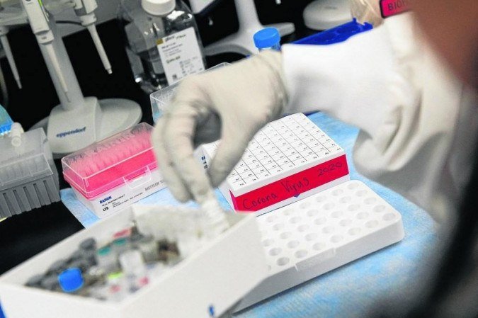 Projeto faz parte da iniciativa Recovery, que busca tratamentos para a covid-19 desde o início da pandemia - (crédito: Andrew Caballero-Reynolds/AFP) Projeto faz parte da iniciativa Recovery, que busca tratamentos para a covid-19 desde o início da pandemia - (crédito: Andrew Caballero-Reynolds/AFP)