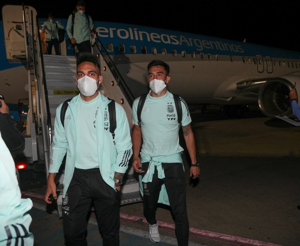 Argentina no DF: Messi e cia desembarcam para jogo contra o Uruguai em Brasília