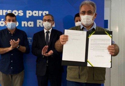 Acabo de assinar portaria que libera R$ 2,8 milhões para a ampliação do programa Consultório na Rua e reforço das ações de combate à #Covid19 nessa população -  (crédito: Reprodução twitter/Marcelo Queiroga) -Acabo de assinar portaria que libera R$ 2,8 milhões para a ampliação do programa Consultório na Rua e reforço das ações de combate à #Covid19 nessa população -  (crédito: Reprodução twitter/Marcelo Queiroga)