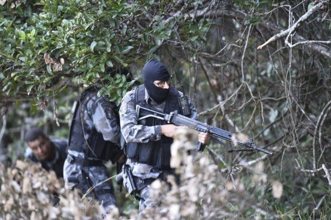 Buscas por Lázaro Barbosa em Girassol (GO), acusado de assassinar uma família em Ceilândia