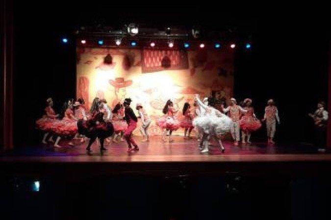 2021. Crédito: Marcello Cândido/Divulgação. Brasil. Brasília - DF. Cidades. Quadrilha Formiga da Roça. Espetáculo no Teatro Sesc do Gama, 30/5.