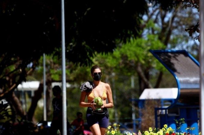 Para o fim de semana, o meteorologista Mamedes Luiz diz que a previsão de sol com poucas nuvens se mantém -  (crédito: Ana Rayssa/CB/D.A. Press)
