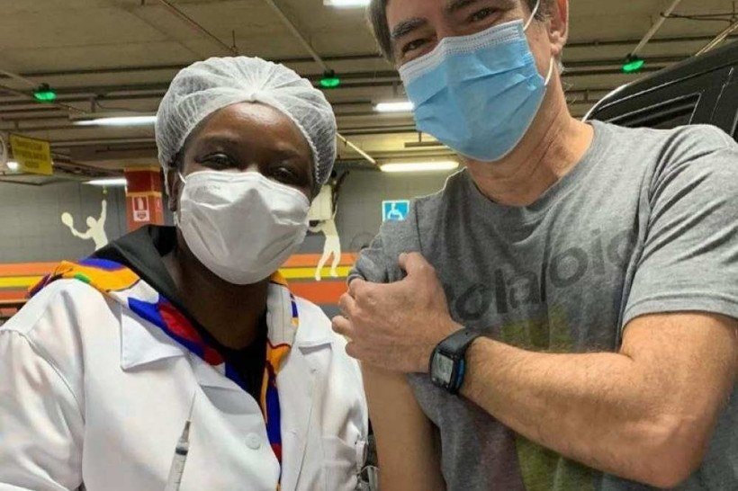 Samuel Rosa recebe primeira dose da vacina contra covid-19: 