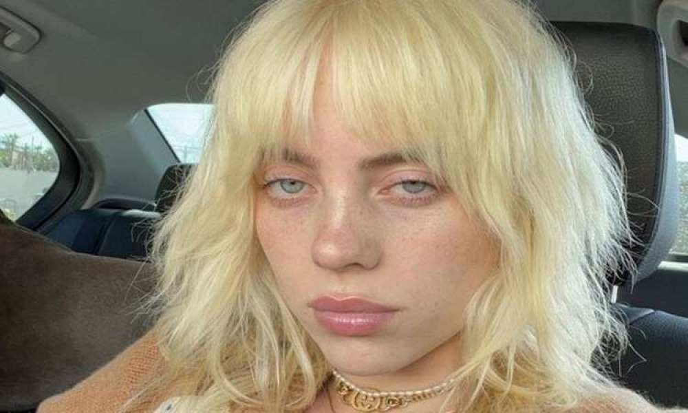 Web detona Billie Eilish após vídeo 'debochando' de sotaque asiático