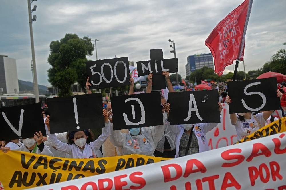 Protestos contra Bolsonaro ganham as ruas de cidades do Brasil e exterior