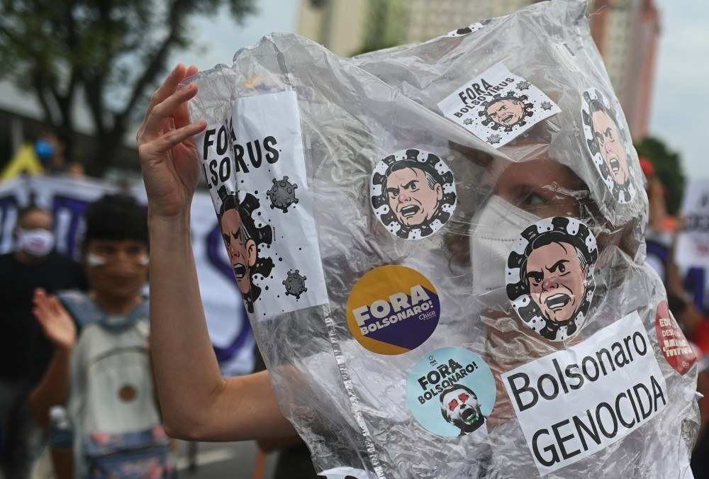 Chuva não atrapalha e protesto Fora Bolsonaro já está nas avenidas do centro do Recife