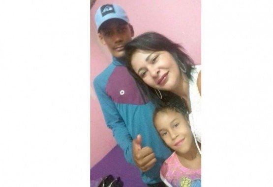 Erica com os dois filhos