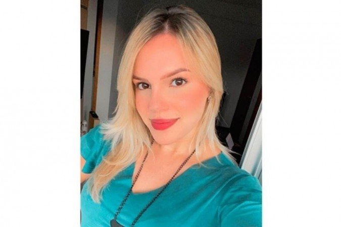 Dominiky Corr&ecirc;a sempre quis trabalhar fardada