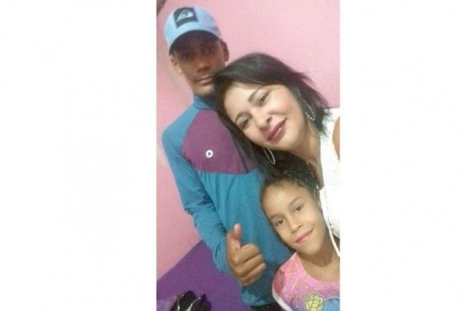 Erica com os dois filhos