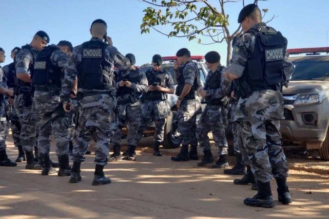 As buscas por Lázaro e os bloqueios na estrada na região de Cocalzinho continuam nesta segunda - (crédito: Carlos Vieira / CB / DA Press) As buscas por Lázaro e os bloqueios na estrada na região de Cocalzinho continuam nesta segunda - (crédito: Carlos Vieira / CB / DA Press)