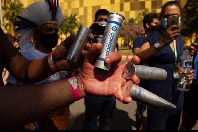 Confronto entre indígenas e policiais no anexo 2 da Câmara dos Deputados termina com feridos