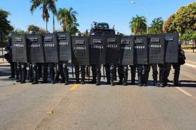 Confronto entre indígenas e policiais no anexo 2 da Câmara dos Deputados termina com feridos