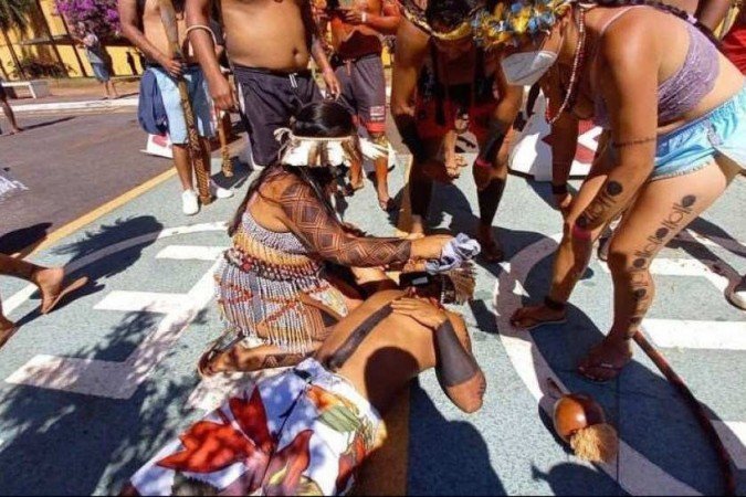 Confronto entre indígenas e policiais no anexo 2 da Câmara dos Deputados termina com feridos
