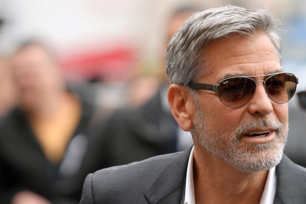 George Clooney diz que 'Friends' não trouxe alegria, felicidade ou paz a Matthew Perry