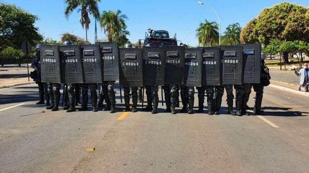 Confronto entre indígenas e policiais no anexo 2 da Câmara dos Deputados termina com feridos