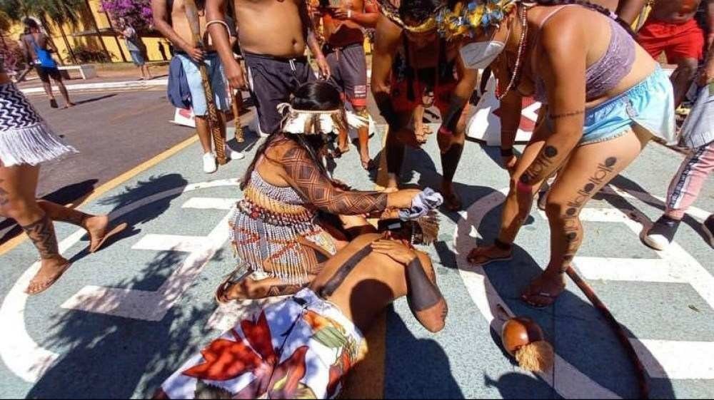 Confronto entre indígenas e policiais no anexo 2 da Câmara dos Deputados termina com feridos