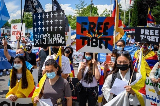 Protesto na Suíça (23/06/2021) / Fabrice COFFRINI / AFP