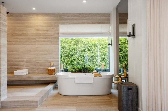 Sophie Turner e Joe Jonas colocam mansão à venda por R$ 83,1 milhões