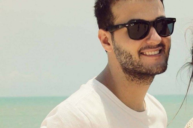 O professor de l&iacute;ngua portuguesa e reda&ccedil;&atilde;o Lucas Tomaz, que atualmente d&aacute; aulas de reda&ccedil;&atilde;o e portugu&ecirc;s no Centro de Ensino M&eacute;dio 01 de Planaltina.