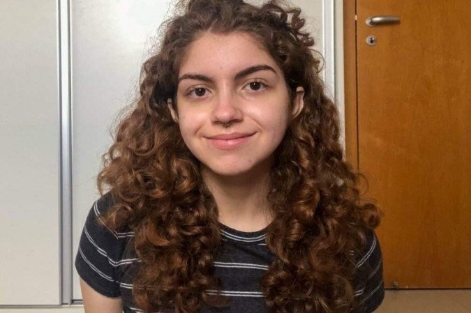 A estudante Carolina Fernandes, 16, estudante do Leonardo da Vinci.