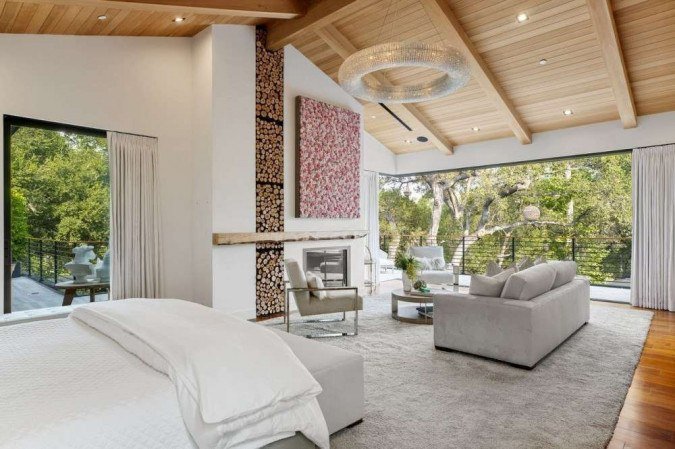 Sophie Turner e Joe Jonas colocam mansão à venda por R$ 83,1 milhões