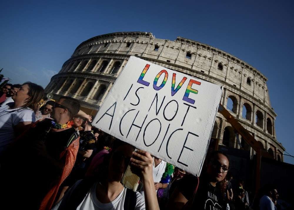 Vaticano se opõe a projeto de lei contra homofobia na Itália