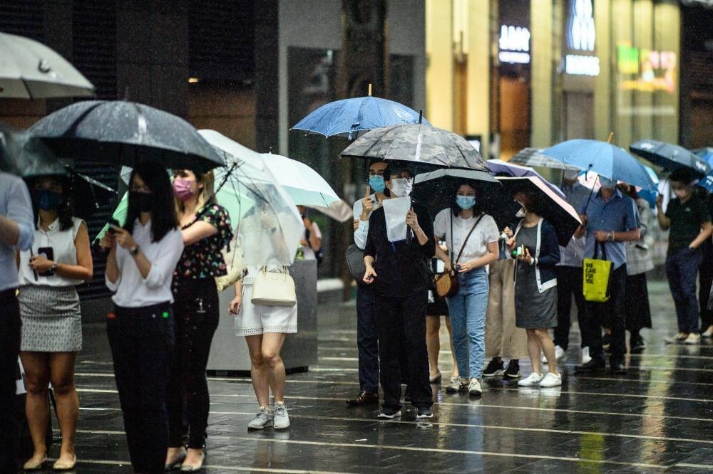 Hong Kong tem filas para compra de última edição de jornal pró-democracia